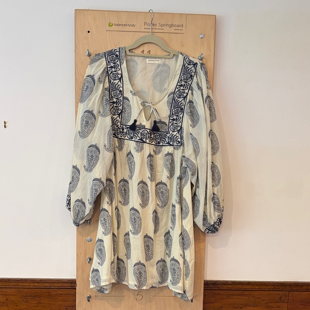Elegant Cream and Blue Paisley Mini Dress